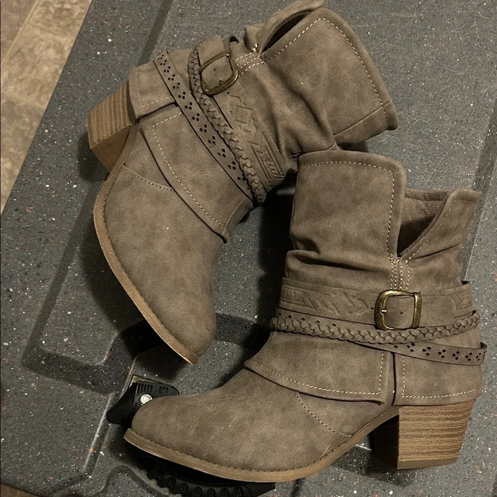 Jellypop Brown Ankle Boots with Braided Strap - Picture 4 of 4